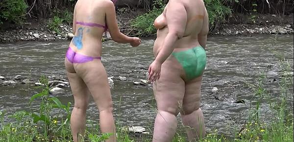  Hairy lesbians with big asses in the natural environment. Fetish with peeping behind the scenes and body art outdoors.